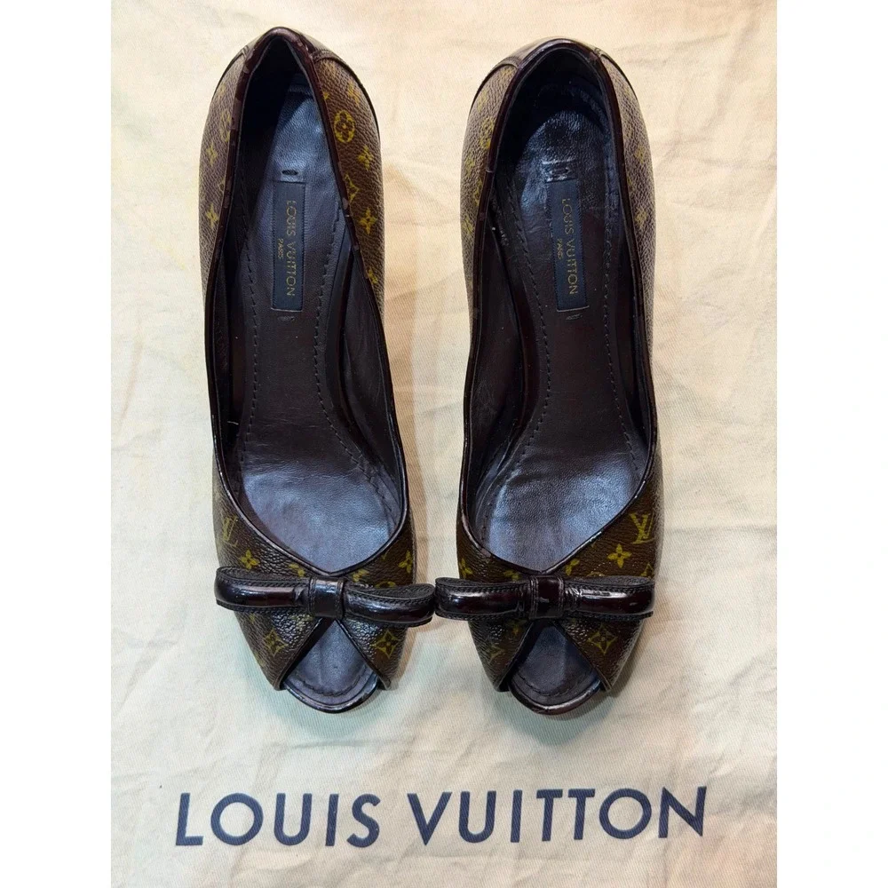 Louis Vuitton Monogram Canvas Peep Toe Bow Pumps Brown Patent Leather Heels 36